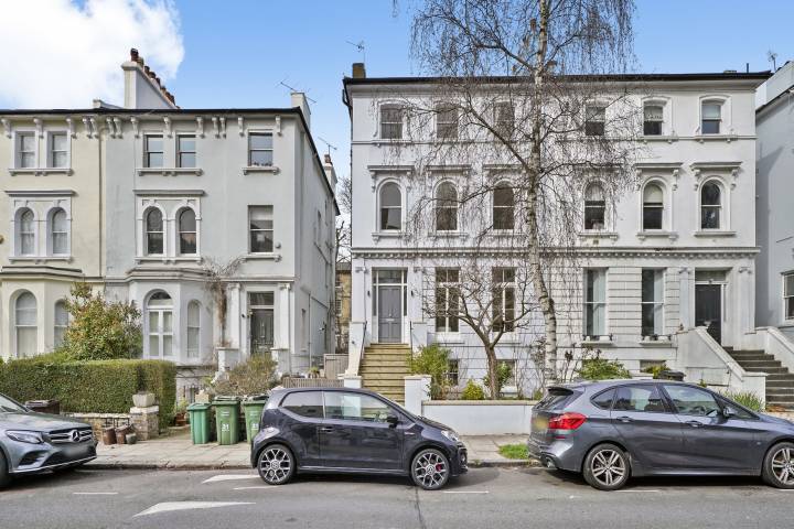 			3 Bedroom, 2 bath, 1 reception Flat			 Priory Terrace, South Hampstead